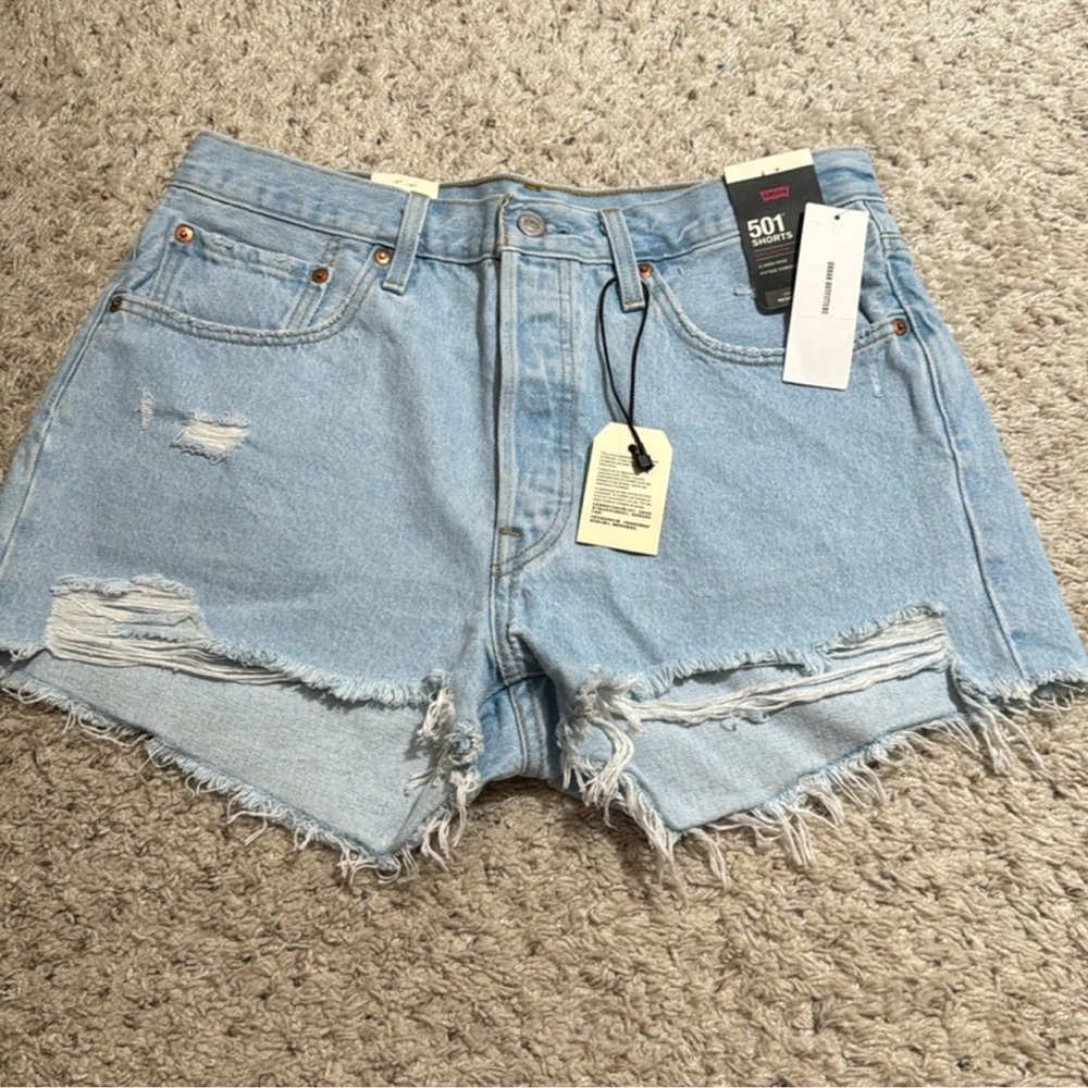 NWT LEVIS LIGHT WASH 501 SHORTS